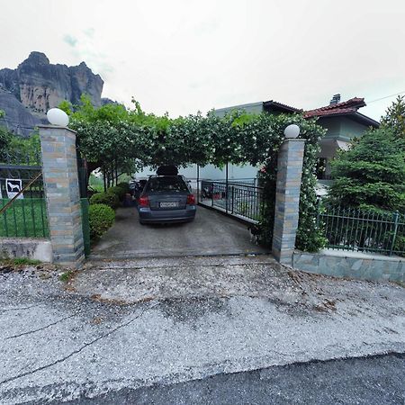 Postmans Apartment Under Meteora Kalambaka Esterno foto