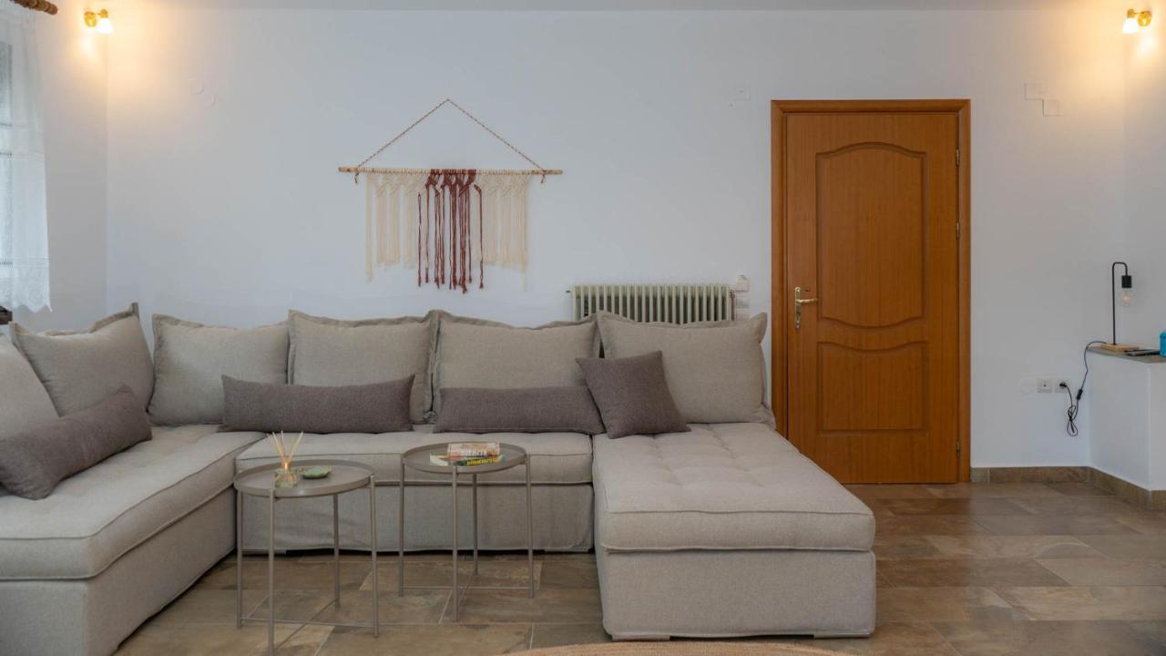 Postmans Apartment Under Meteora Kalambaka Esterno foto