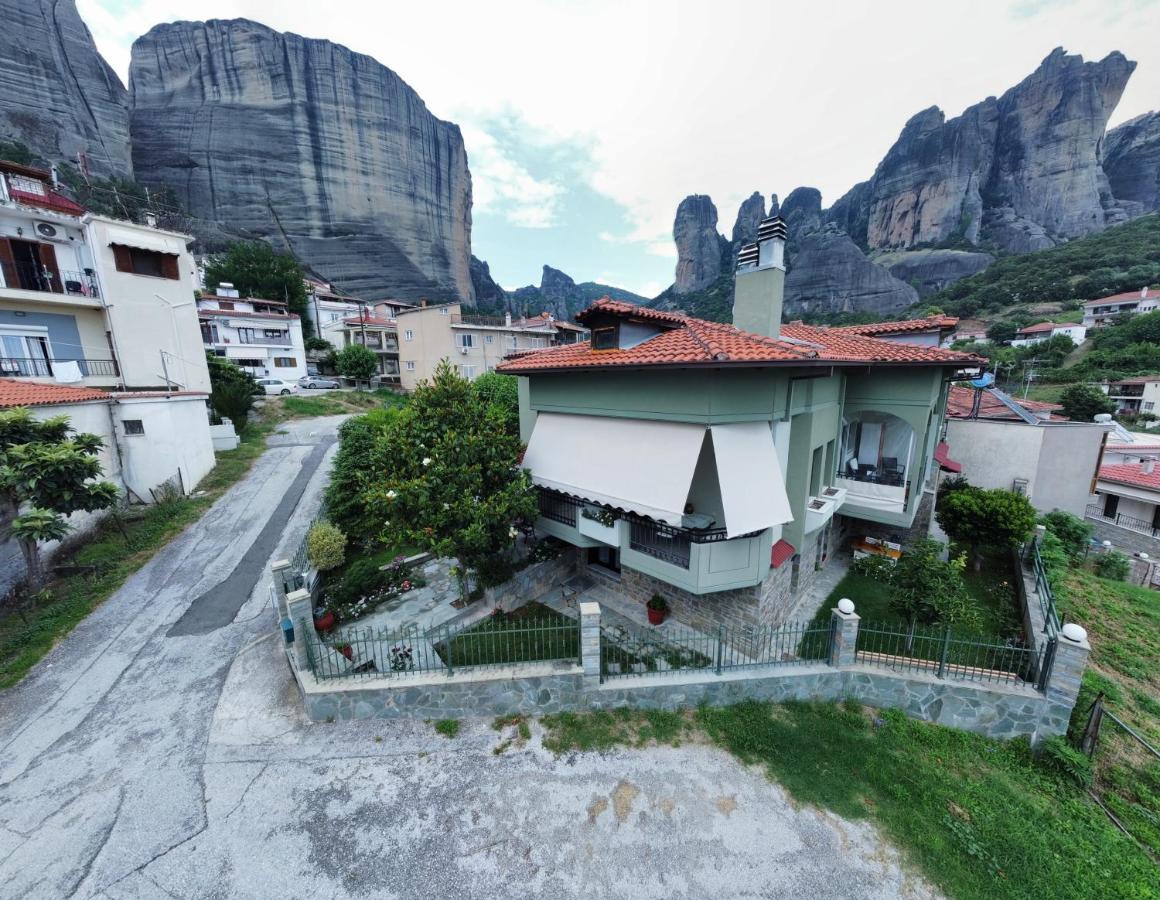 Postmans Apartment Under Meteora Kalambaka Esterno foto